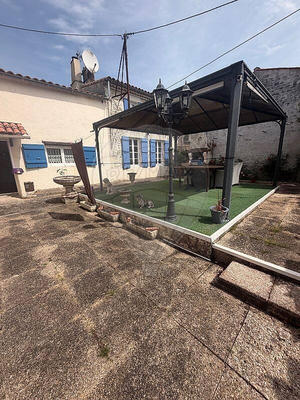 Maison 7 pièces 145 m² · à Pisany · 145 m² · 233 000 €