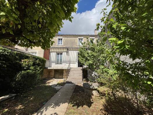 Maison de plain-pied à vendre 190 000 € 7 pièces 3 chambres 132 m² Cognac 16100