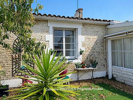 Maison de plain-pied à vendre 259 900 € 4 pièces 3 chambres 83 m² 229 m² de terrain Salles-sur-Mer 17220