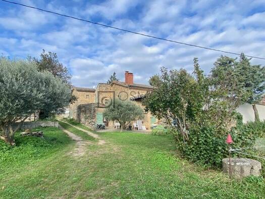 Maison à vendre 495 000 € 8 pièces 3 chambres 181 m² 2 580 m² de terrain Charmes-sur-Rhône 07800