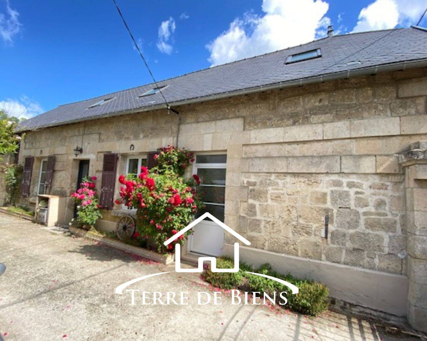 Maison en pierre de taille - 130 m² -séjour avec cuisine de 60m²