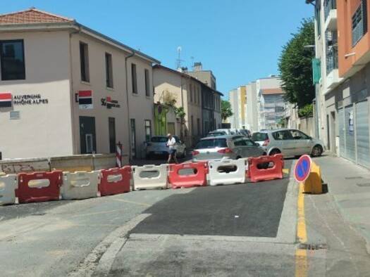 Local commercial à vendre 200 000 € 75 m² de surface de vente Centre-Max Barel-Centre Nord Vénissieux 69200