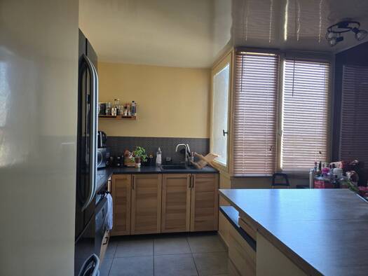 Appartement à vendre 140 000 € 3 pièces 2 chambres 65 m² Étage 1/1 Nouveaux Horizons-Coudrays Élancourt 78990