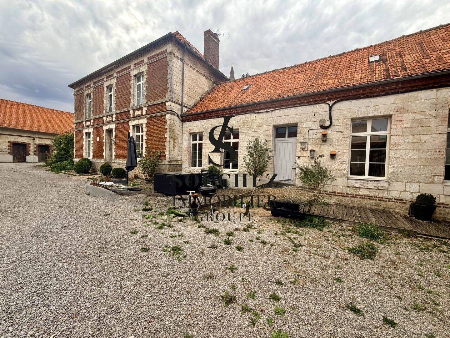 Maison 11 pièces 217 m² · à Villers-Châtel · 217 m² · 1 600 €/mois