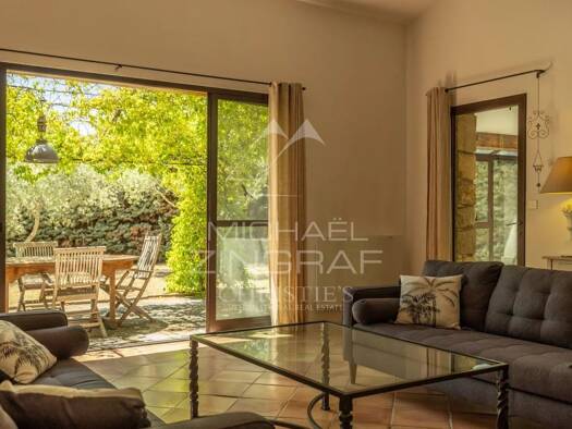 Maison de plain-pied à vendre 945 000 € 6 pièces 4 chambres 187 m² 1 706 m² de terrain Gordes 84220