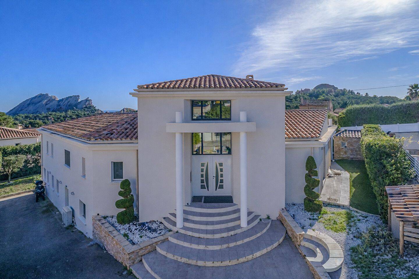 Maison 13 pièces 400 m² · à La Ciotat · 400 m² · 1 575 000 €