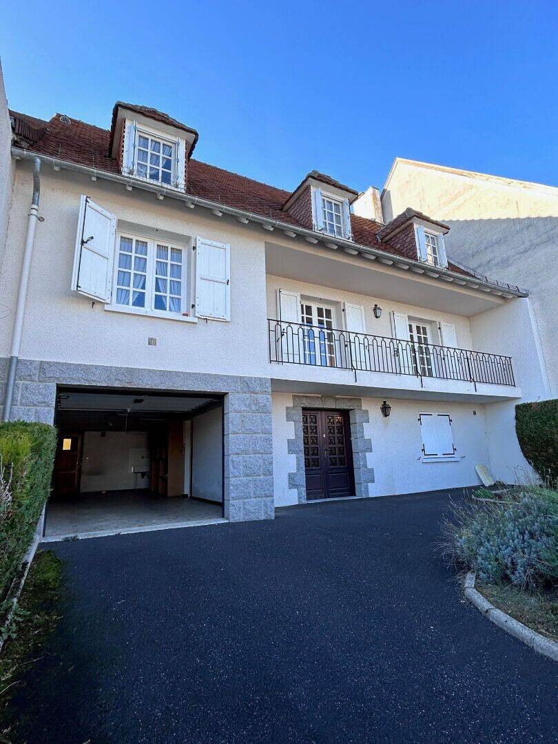 Maison 5 pièces 155 m² · à Aurillac · 155 m² · 950 €/mois