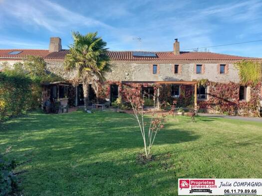 Maison à vendre 312 000 € 7 pièces 5 chambres 243 m² 27 178 m² de terrain Montrevault-sur-Èvre 49110