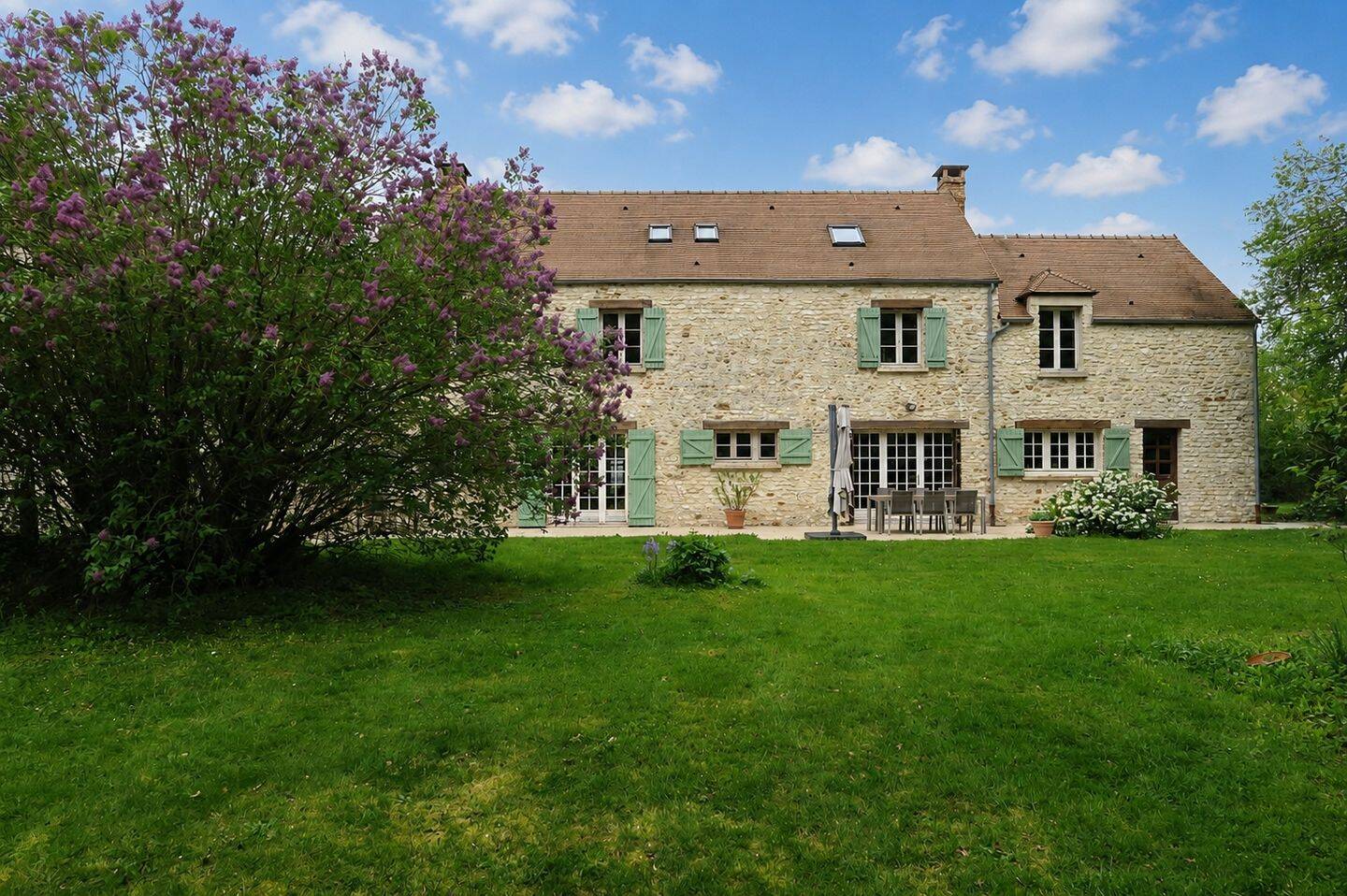 Maison 10 pièces 350 m² · à Bréval · 350 m² · 590 000 €