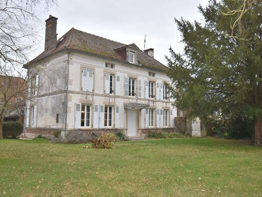 Maison à vendre 327 000 € 8 pièces 4 chambres 190 m² 13 048 m² de terrain Nogent-sur-Aube 10240