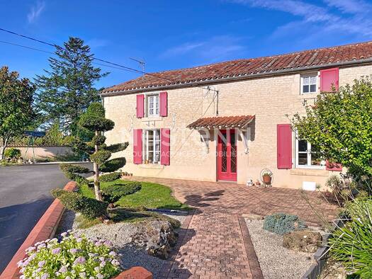 Maison à vendre 232 000 € 5 pièces 4 chambres 160 m² 977 m² de terrain Charzais Fontenay-le-Comte 85200