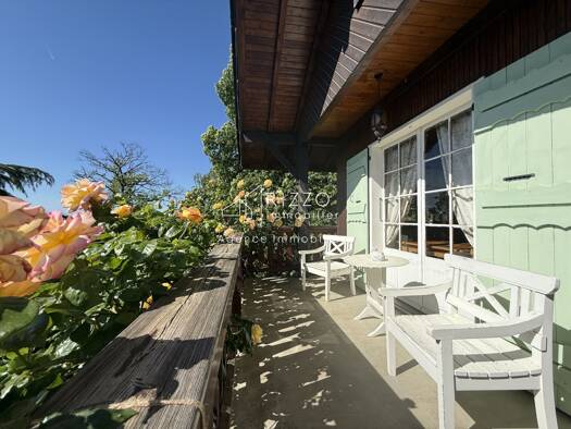 Maison à vendre 1 196 000 € 8 pièces 5 chambres 227 m² 1 500 m² de terrain Grilly 01220