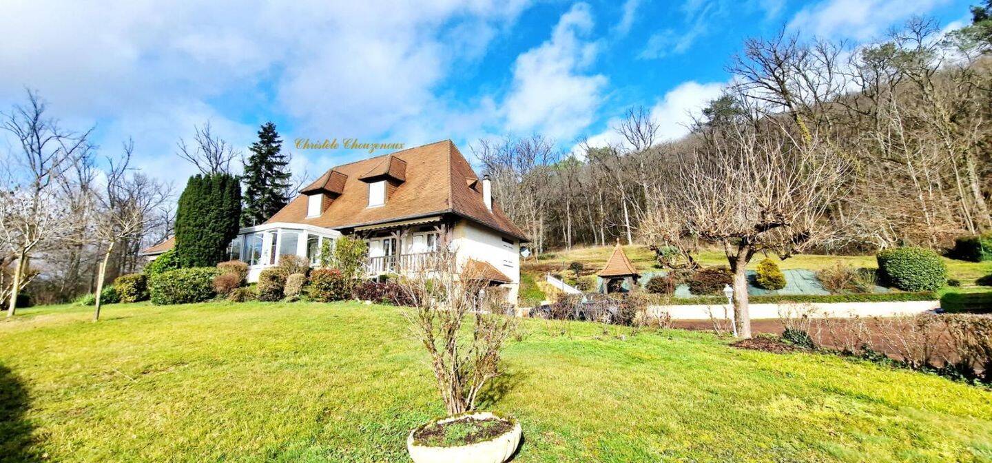 Maison 10 pièces 226 m² · à Terrasson-Lavilledieu · 226 m² · 298 000 €