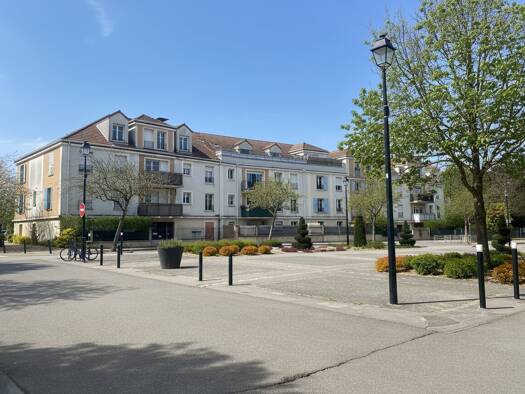 Appartement à vendre 191 000 € 3 pièces 2 chambres 66,5 m² Étage 1/3 Trappes 78190