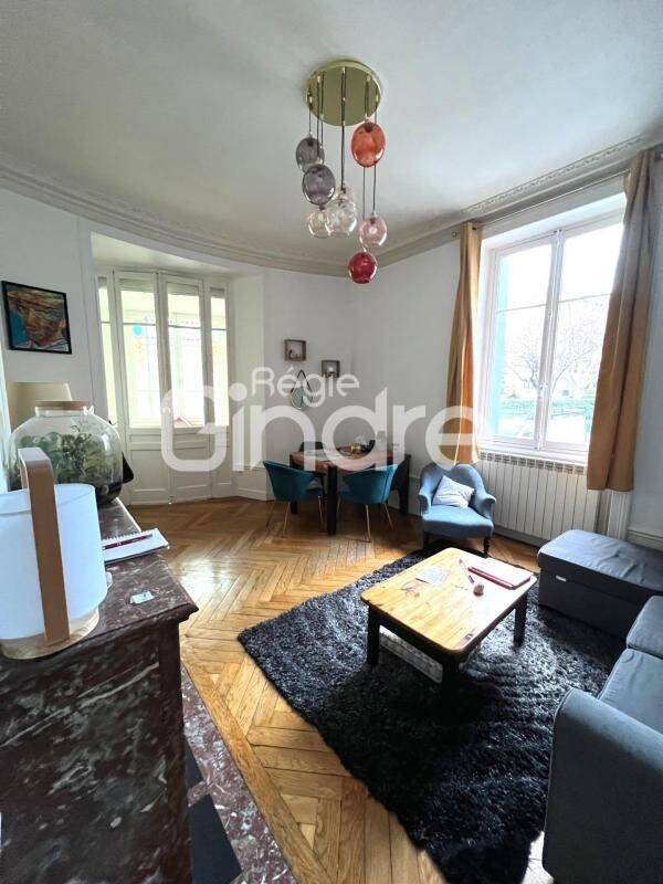 Appartement 3 pièces 80 m² · à Lyon 4ème Arrondissement · 80 m² · 1 076 €