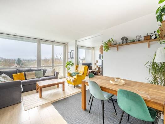 Appartement à vendre 226 000 € 4 pièces 3 chambres 82 m² Étage 5/6 Clairieres-Chateaux-Zone Agricole Cergy 95000