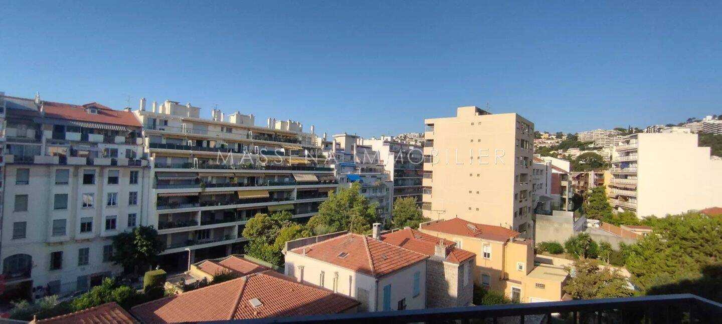 Appartement 1 pièce 29 m² · à Nice · 28,7 m² · 850 €
