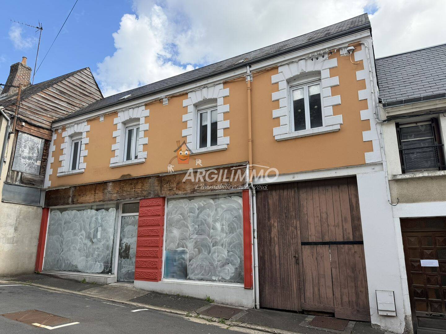 Maison 10 pièces 260 m² · à Bessé-sur-Braye · 260 m² · 60 500 €