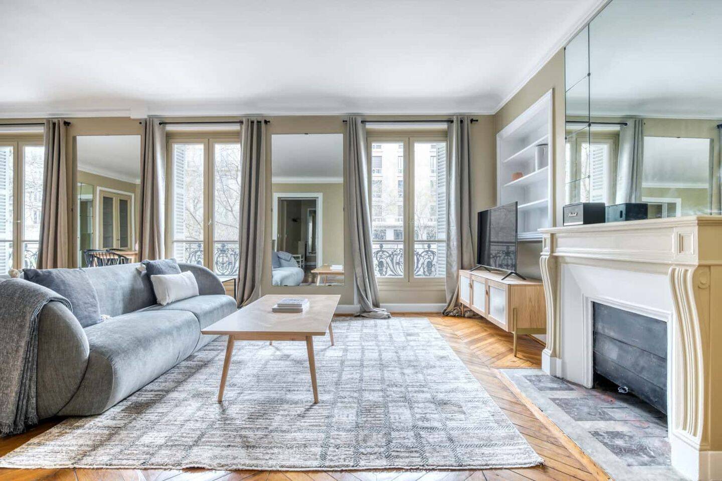 Appartement 3 pièces 130 m² · à Paris 17ème Arrondissement · 130 m² · 6 285 €/mois
