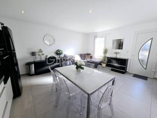 Appartement à vendre 235 000 € 3 pièces 2 chambres 62,4 m² Villelaure 84530