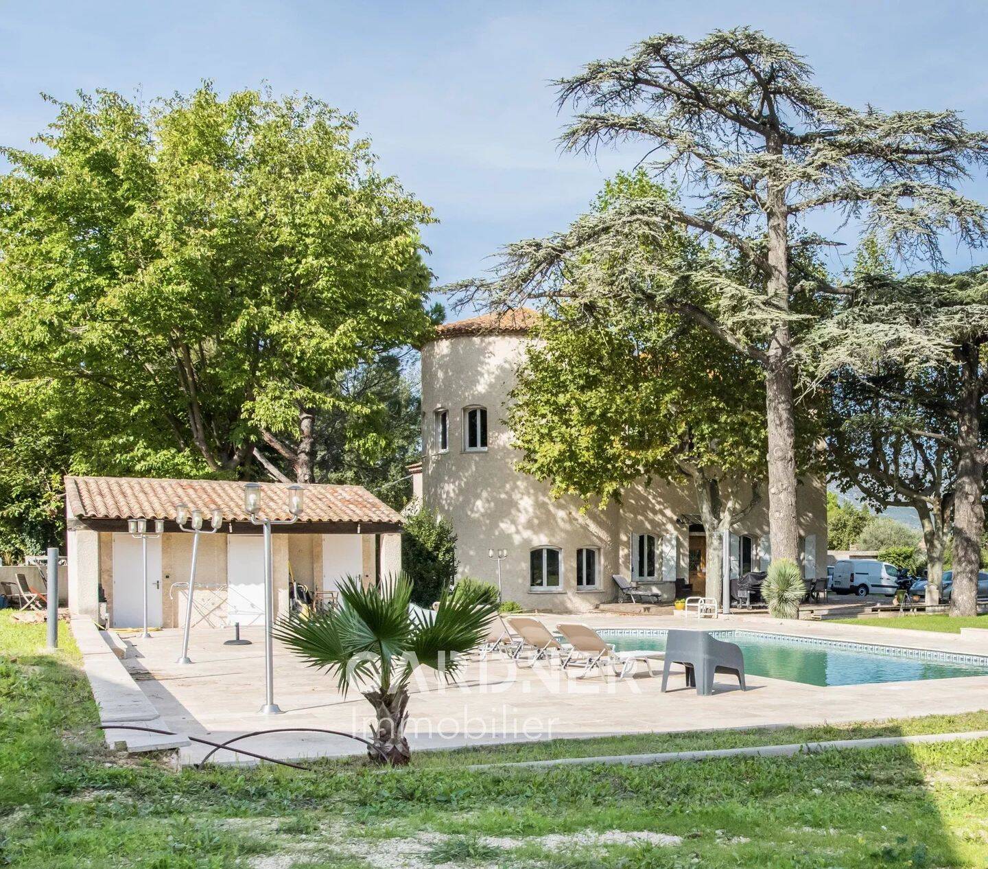 Maison 7 pièces 220 m² · à Aubagne · 220 m² · 988 000 €