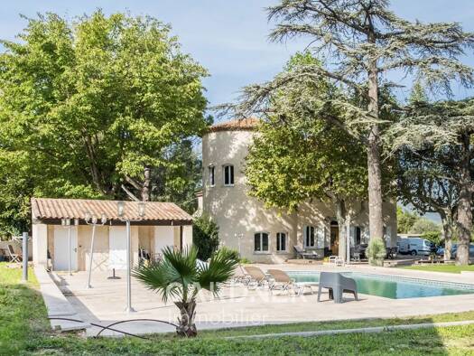 Maison à vendre 988 000 € 7 pièces 220 m² 4 931 m² de terrain Les Vaux Aubagne 13400