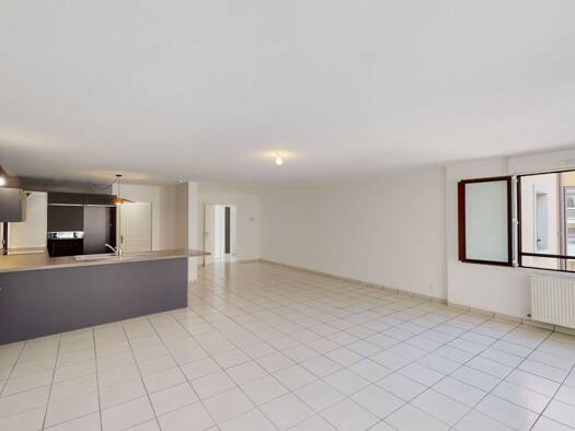 Appartement à louer 1 995 € 4 pièces 3 chambres 121 m² Étage 4/6 Centre Annemasse 74100