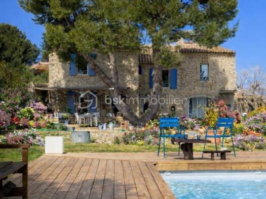 Maison à vendre 990 000 € 6 pièces 5 chambres 220 m² Salon-de-Provence 13300
