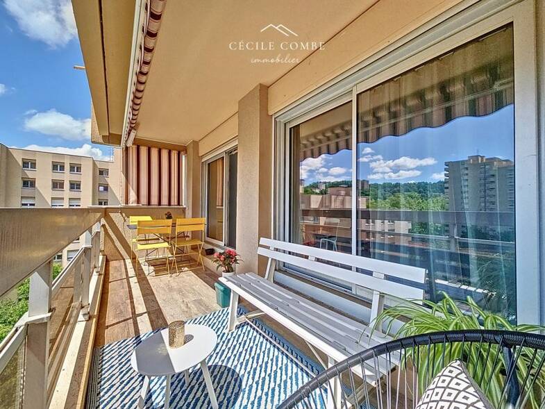 Appartement à vendre 330 000 € 3 pièces 2 chambres 75 m² Étage 6/8 Plateau de la Croix Rousse-Saône Lyon 4ème 69004