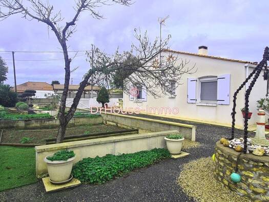 Maison de plain-pied à vendre 192 400 € 5 pièces 2 chambres 110 m² 925 m² de terrain Puyravault 85450