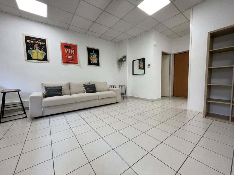 Local commercial à louer 1 465 € 73 m² de surface de vente Le Rouet Marseille 8ème 13008
