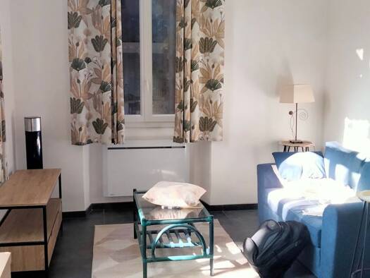 Appartement à louer 800 € 1 pièce 34 m² RDC/2 disponible dès maintenant Luynes Aix-en-Provence 13080