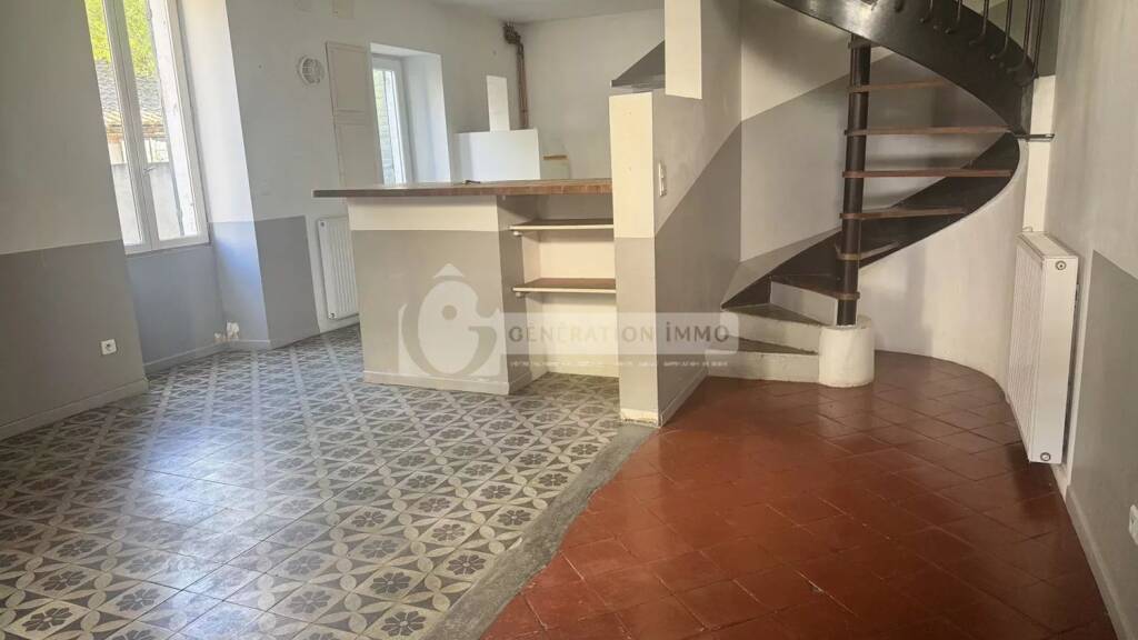 Appartement à louer 1 130 € 4 pièces 3 chambres 83,4 m² RDC Centre Ville Saint-Rémy-de-Provence 13210