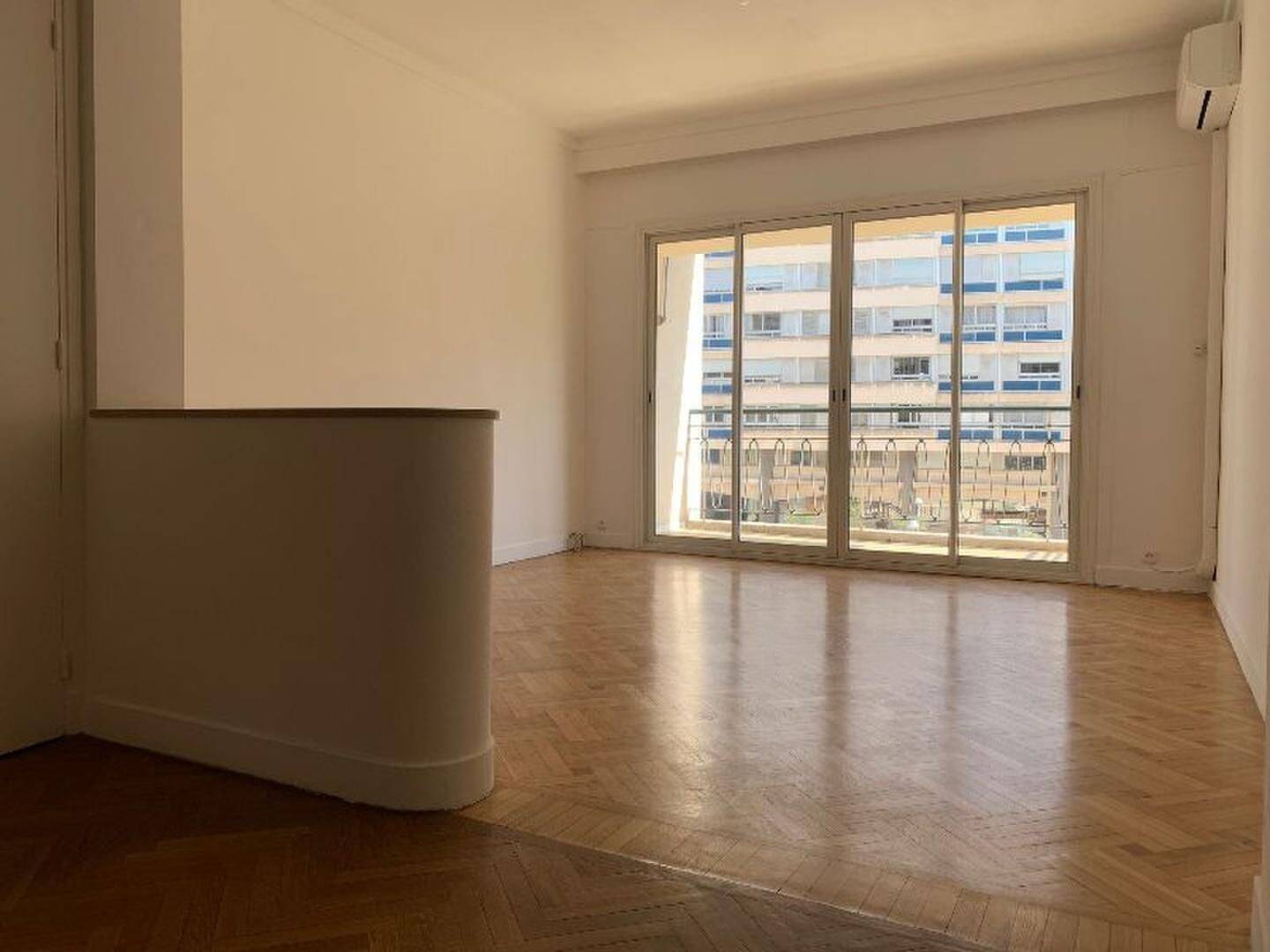 Appartement 3 pièces 85 m² · à Marseille 8ème Arrondissement · 84,7 m² · 1 675 €