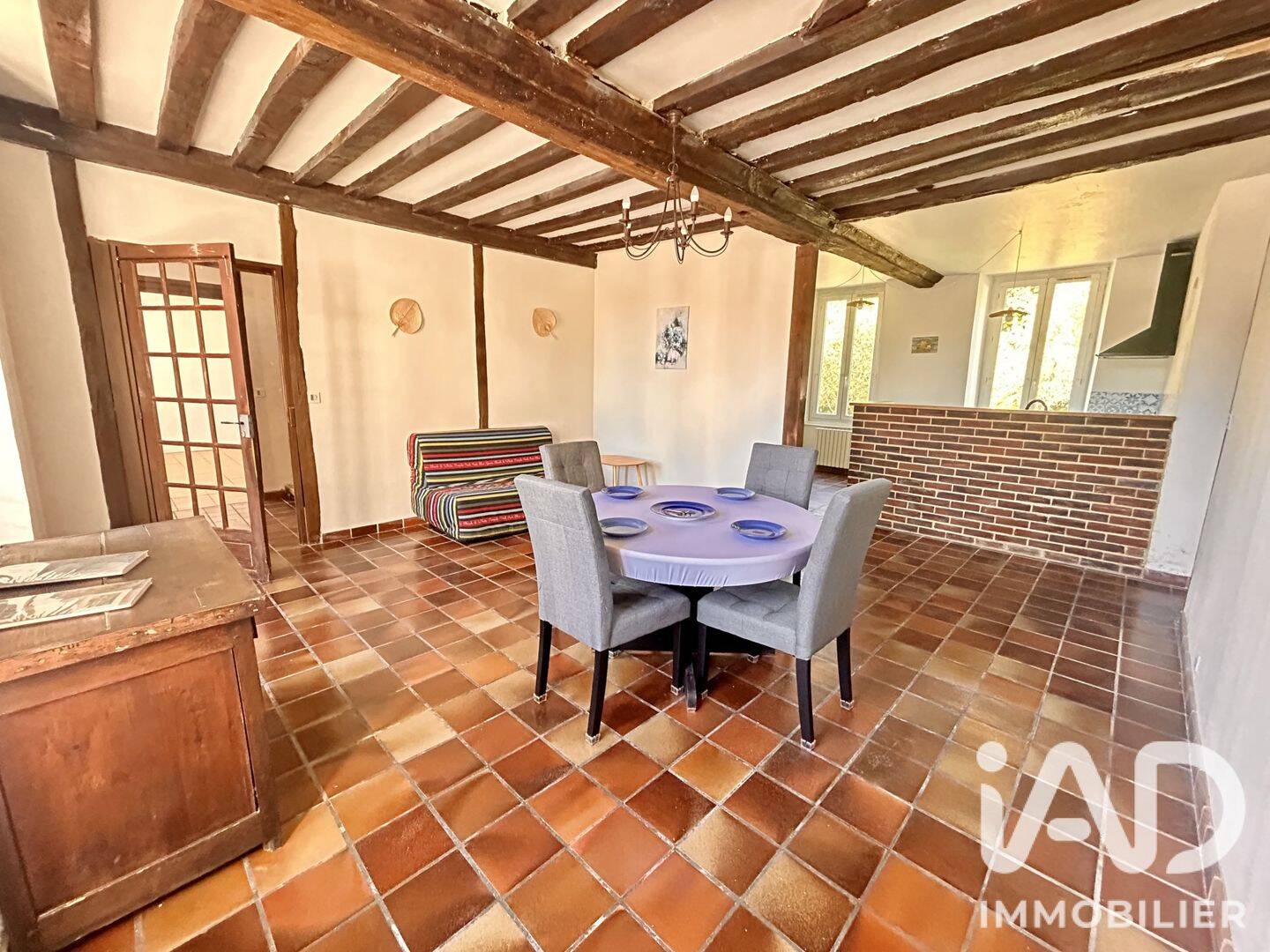 Maison 8 pièces 232 m² · à Estissac · 232 m² · 250 000 €