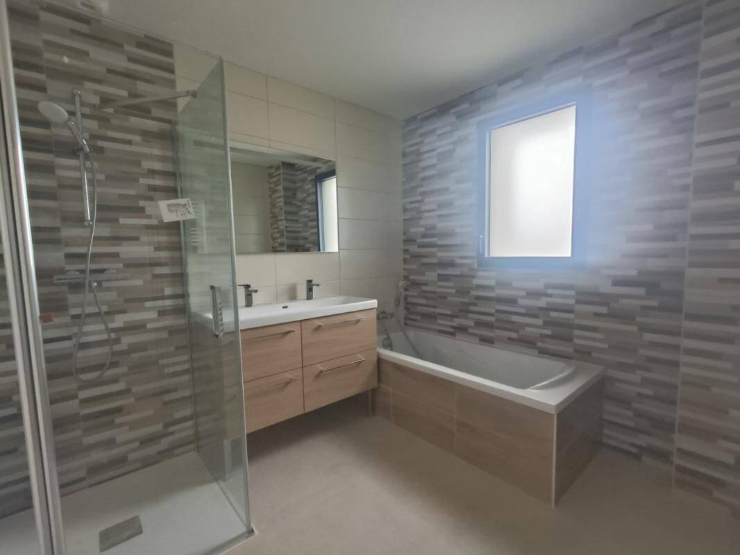 Maison 4 pièces 104 m² · à Plougoumelen · 104 m² · 1 260 €