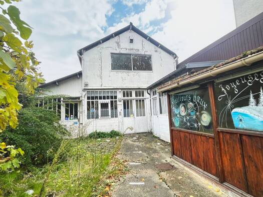 Local d'activités à vendre 670 000 € 310 m² d'espace de stockage Centre Nanterre 92000