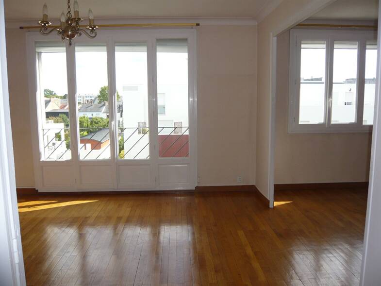 Appartement à louer 928 € 3 pièces 2 chambres 75 m² 5ème étage Nantes 44000