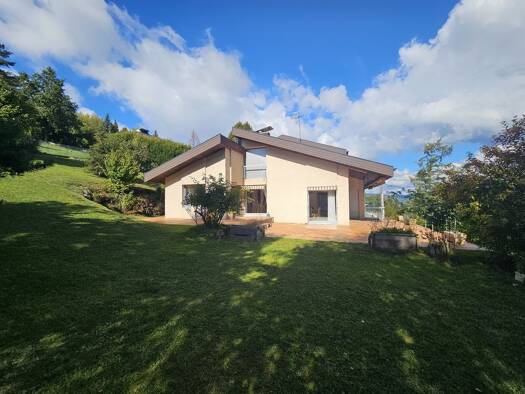 Maison à vendre 330 000 € 6 pièces 4 chambres 210 m² 1 700 m² de terrain Avignon-lès-Saint-Claude 39200