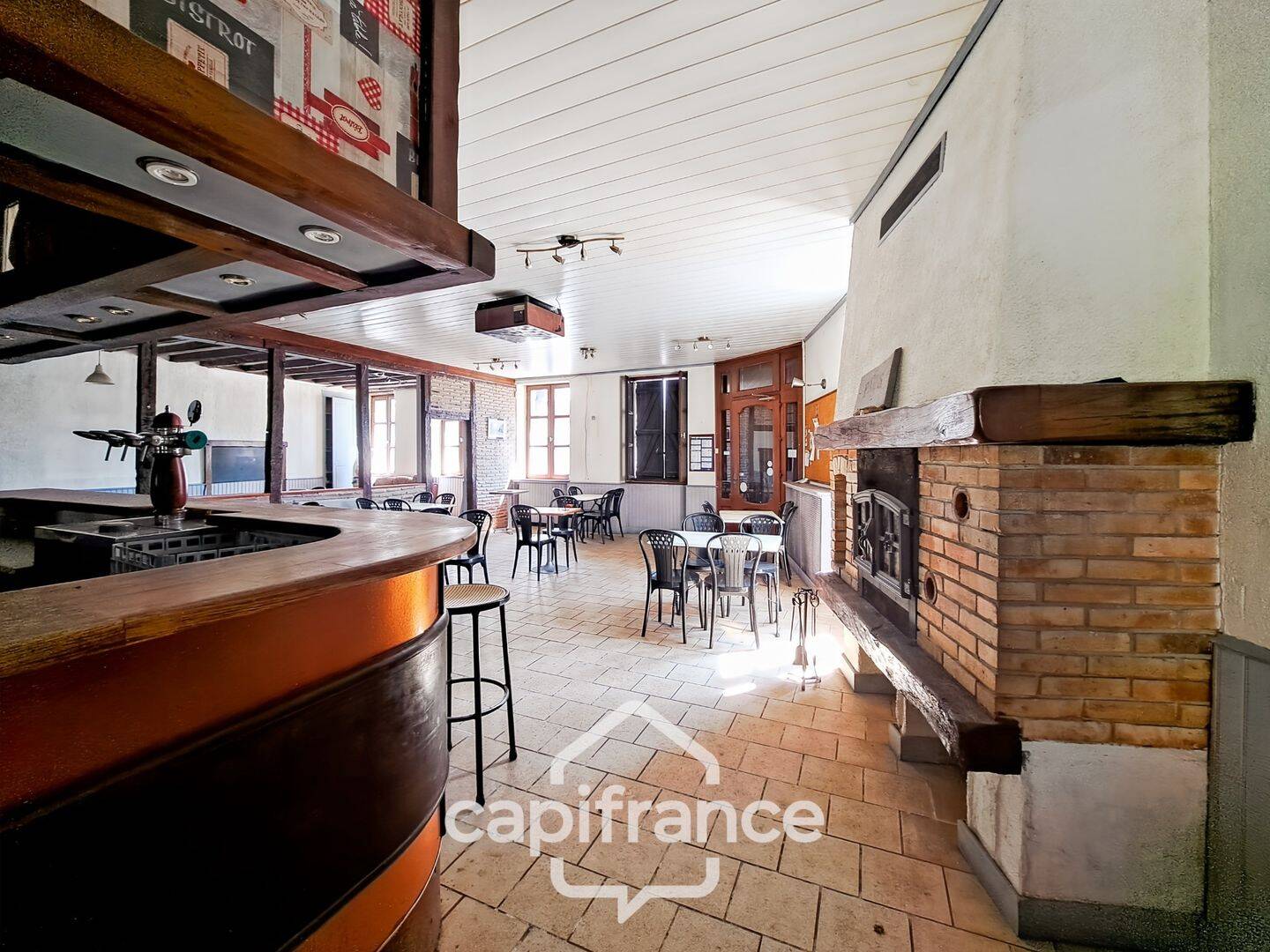 Maison 8 pièces 300 m² · à Châteaumeillant · 300 m² · 149 000 €