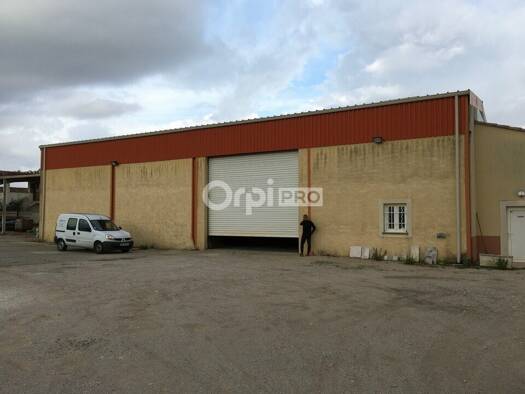 Entrepôt à louer 3 200 € 300 m² d'espace de stockage Saint-Laurent-des-Arbres 30126