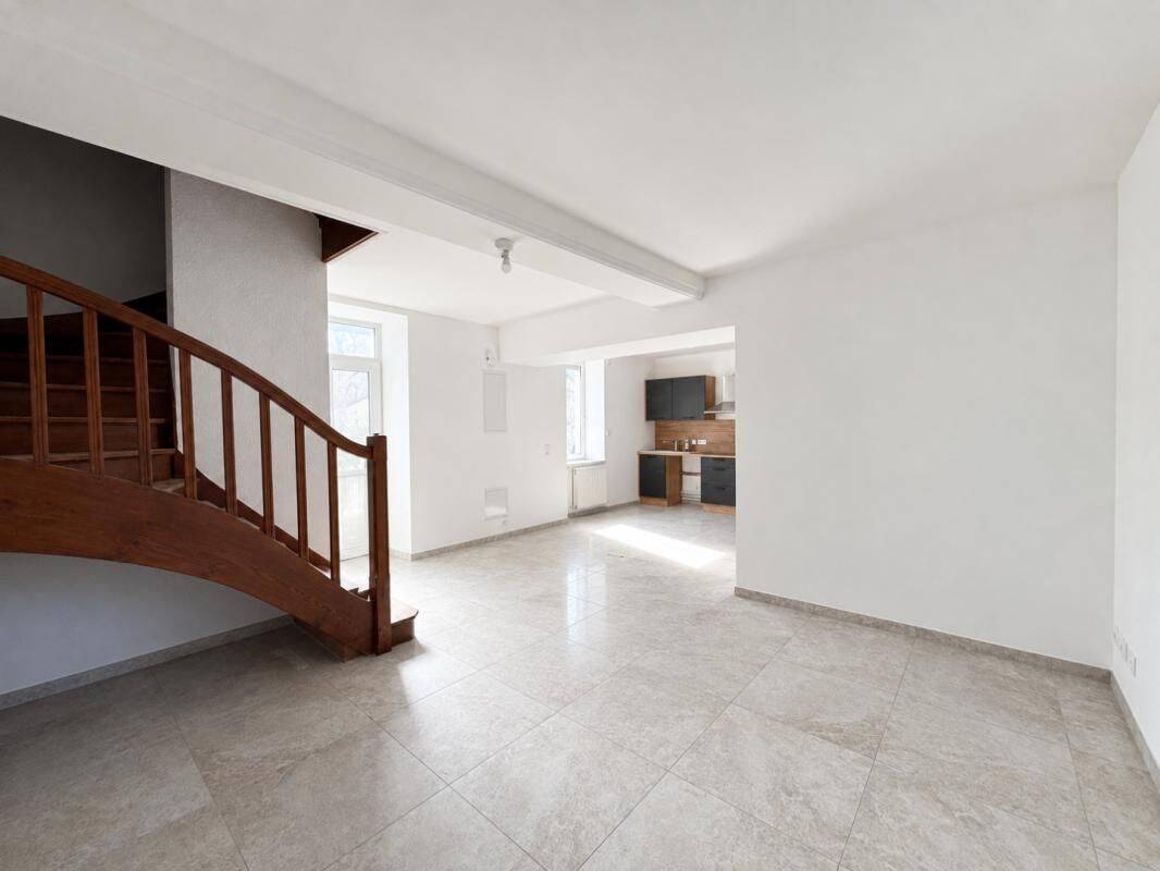 Maison 4 pièces 82 m² · à Guéreins · 82 m² · 1 000 €/mois