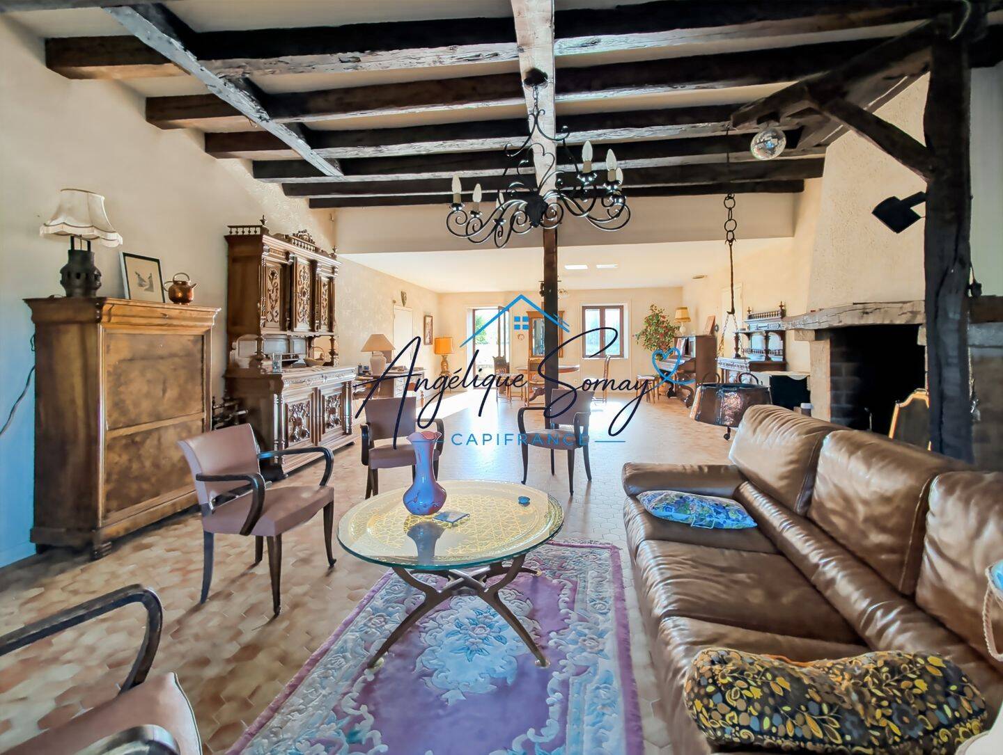 Maison 6 pièces 242 m² · à Lons-le-Saunier · 242 m² · 285 000 €