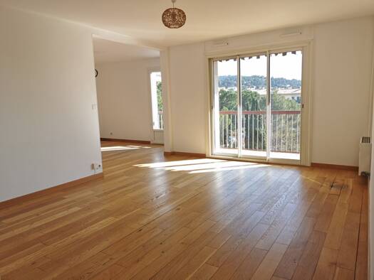 Appartement à louer 1 500 € 4 pièces 2 chambres 84,1 m² Étage 3/5 Aix-en-Provence 13100