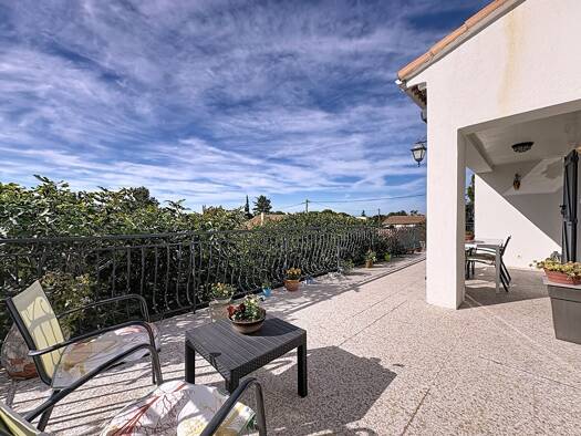 Maison à vendre 535 500 € 6 pièces 3 chambres 162 m² 916 m² de terrain Avenue de Marseille-Liourat Vitrolles 13127