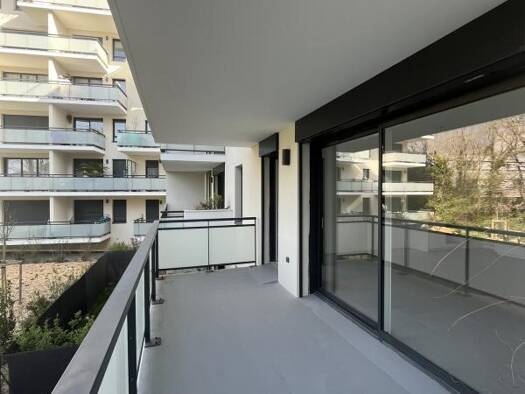 Appartement à louer 1 041 € 3 pièces 2 chambres 66 m² 1er étage Zone Activité Meylan 38240