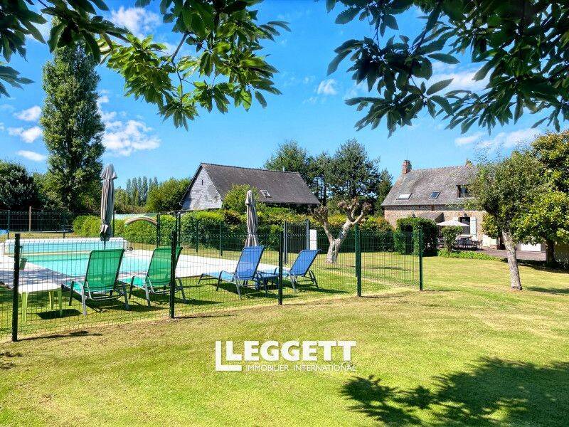 Maison 12 pièces 300 m² · à Saint-Denis-de-Gastines · 300 m² · 416 000 €