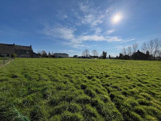 Terrain constructible viabilisé à vendre 85 000 € 1 160 m² de terrain Cahagnes 14240