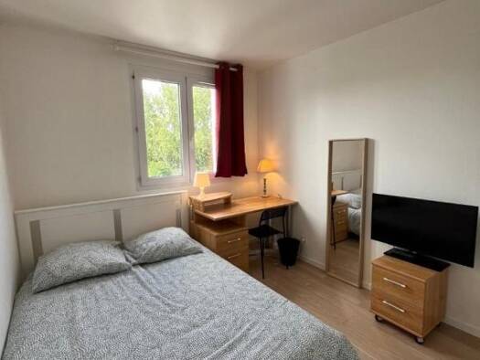 Colocation à louer 520 € 1 pièce 1 chambre 10 m² 3ème étage Loges Évry-Courcouronnes 91000