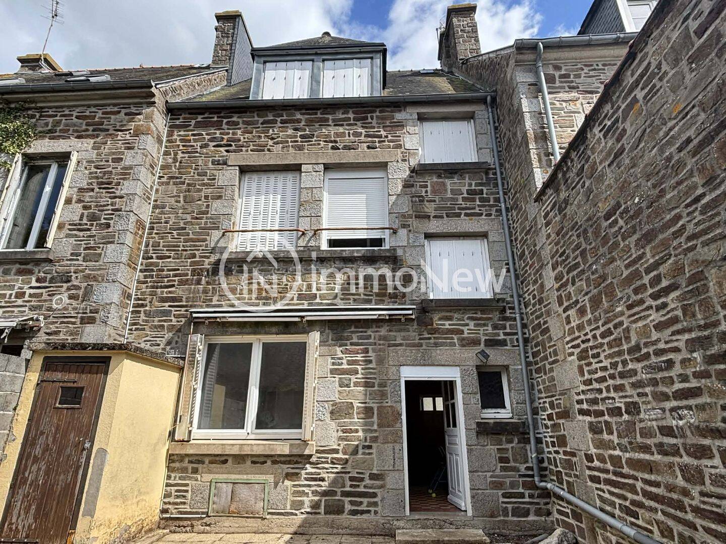 Maison 6 pièces 119 m² · à Sourdeval · 118,5 m² · 64 000 €